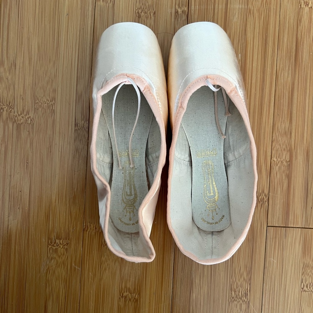 Freed Pointe Shoes (Clef Maker)